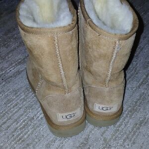 Womens UGG Chestnut Classic Short Boots Sz: 6 1016223